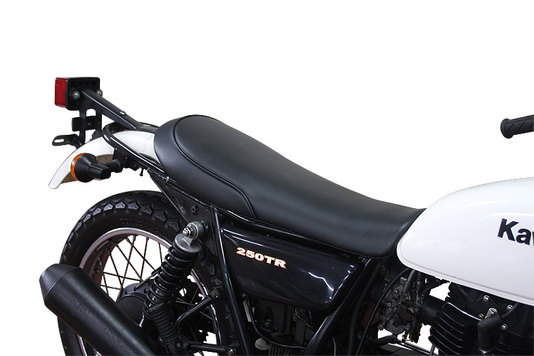 250TR クラシックフラットシート ブラック/スムース | オートバイの