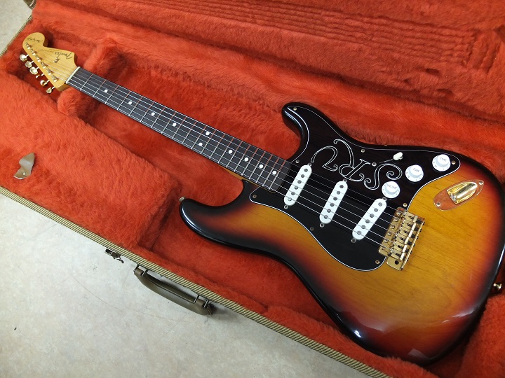 Fender USA SRV Stratocasterにはハカランダが使われていた個体がある