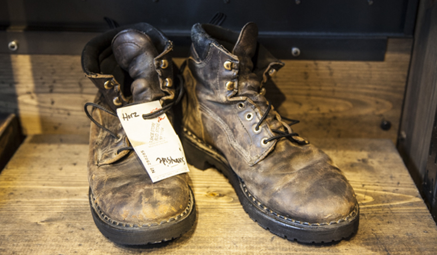 ブルーワーカーたちの譲れないスタイルは、足下にあり。 命がけの仕事