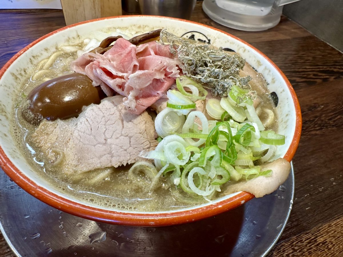 盆連休は【自家製麺 中華そば ひらこ屋】の大盛りでアブラ多めの特製