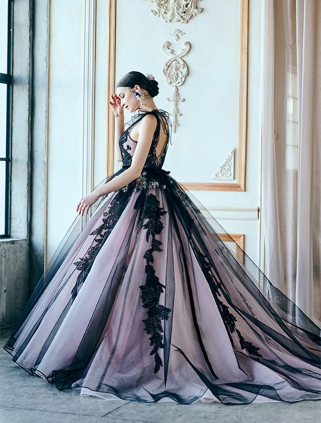 メタリック、バイカラー、レースetc.】センシュアルなブラックドレスで