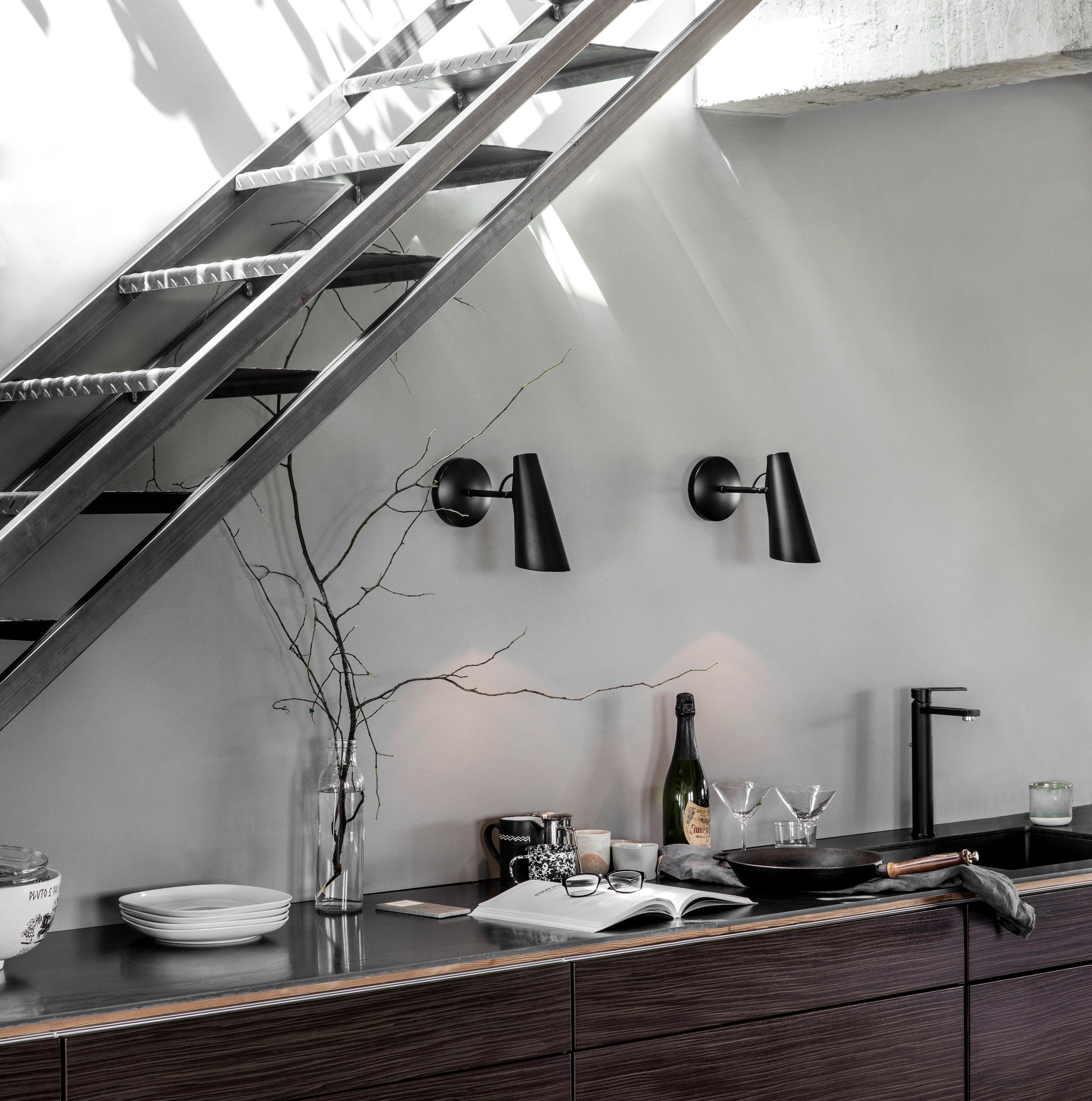 birdywall-allblack-scean-