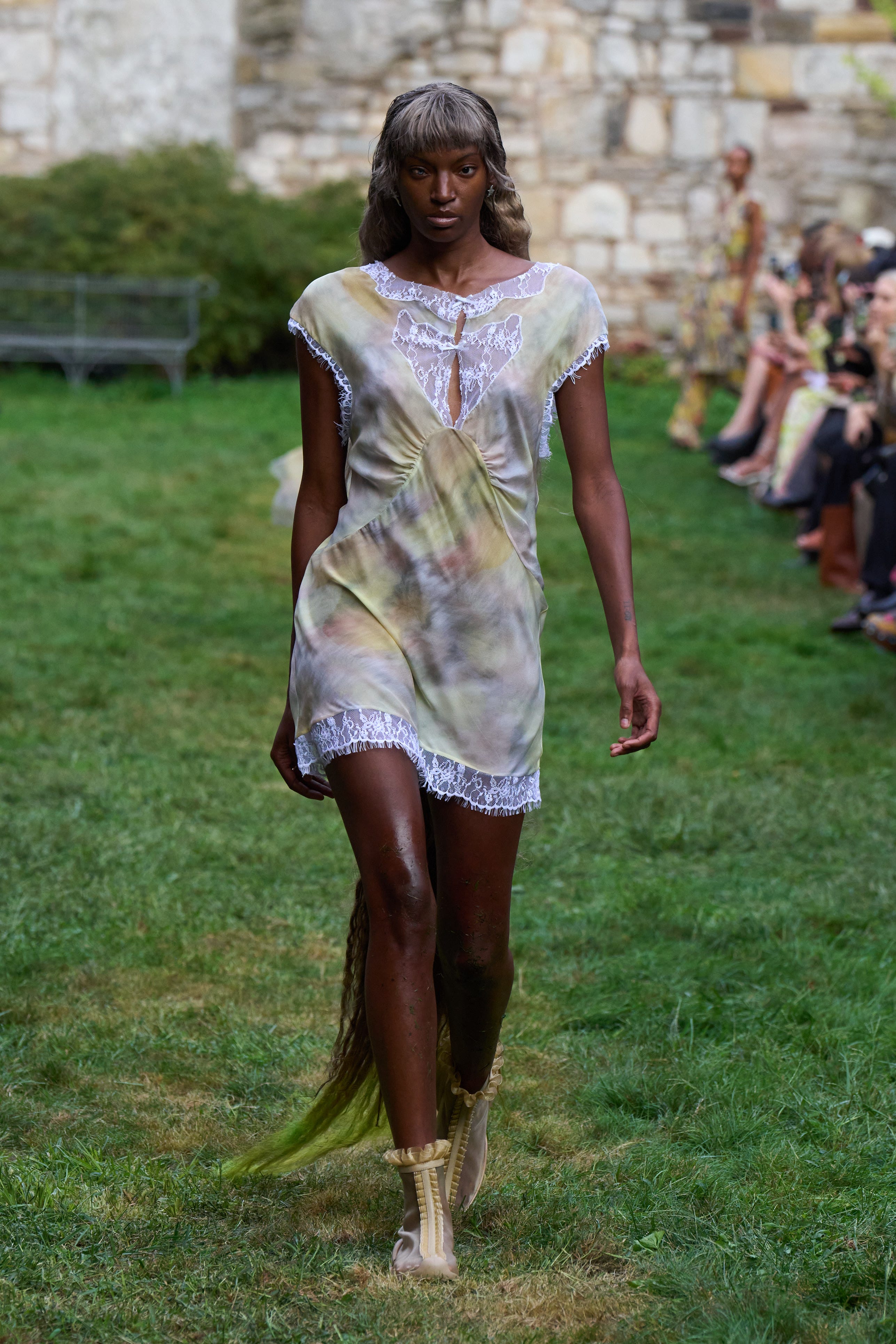 コリーナ ストラダ（COLLINA STRADA）」2025春夏コレクション