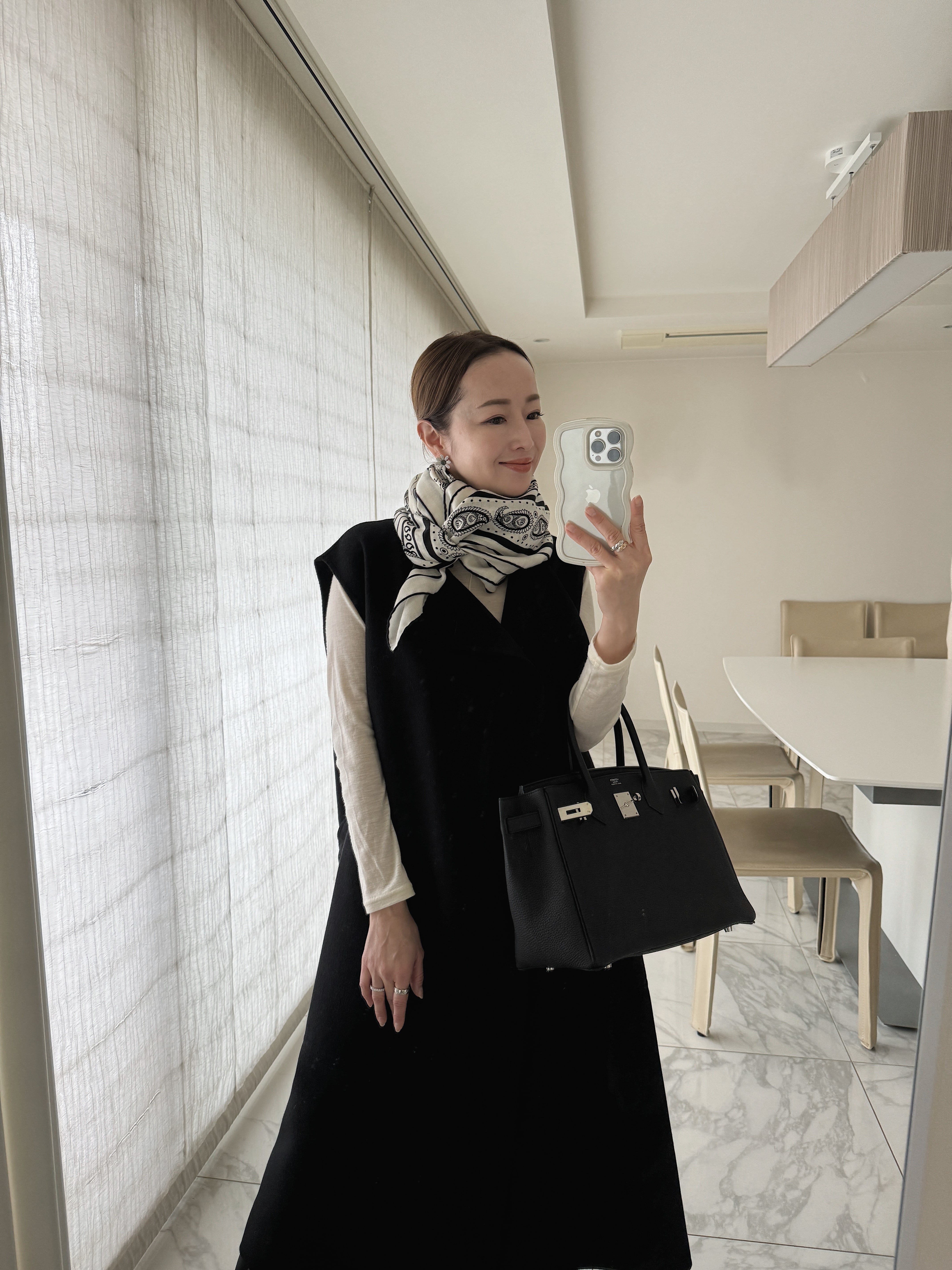 エルメスのストールで叶えるモダン＆ラグジュアリー【翁 安芸さんの