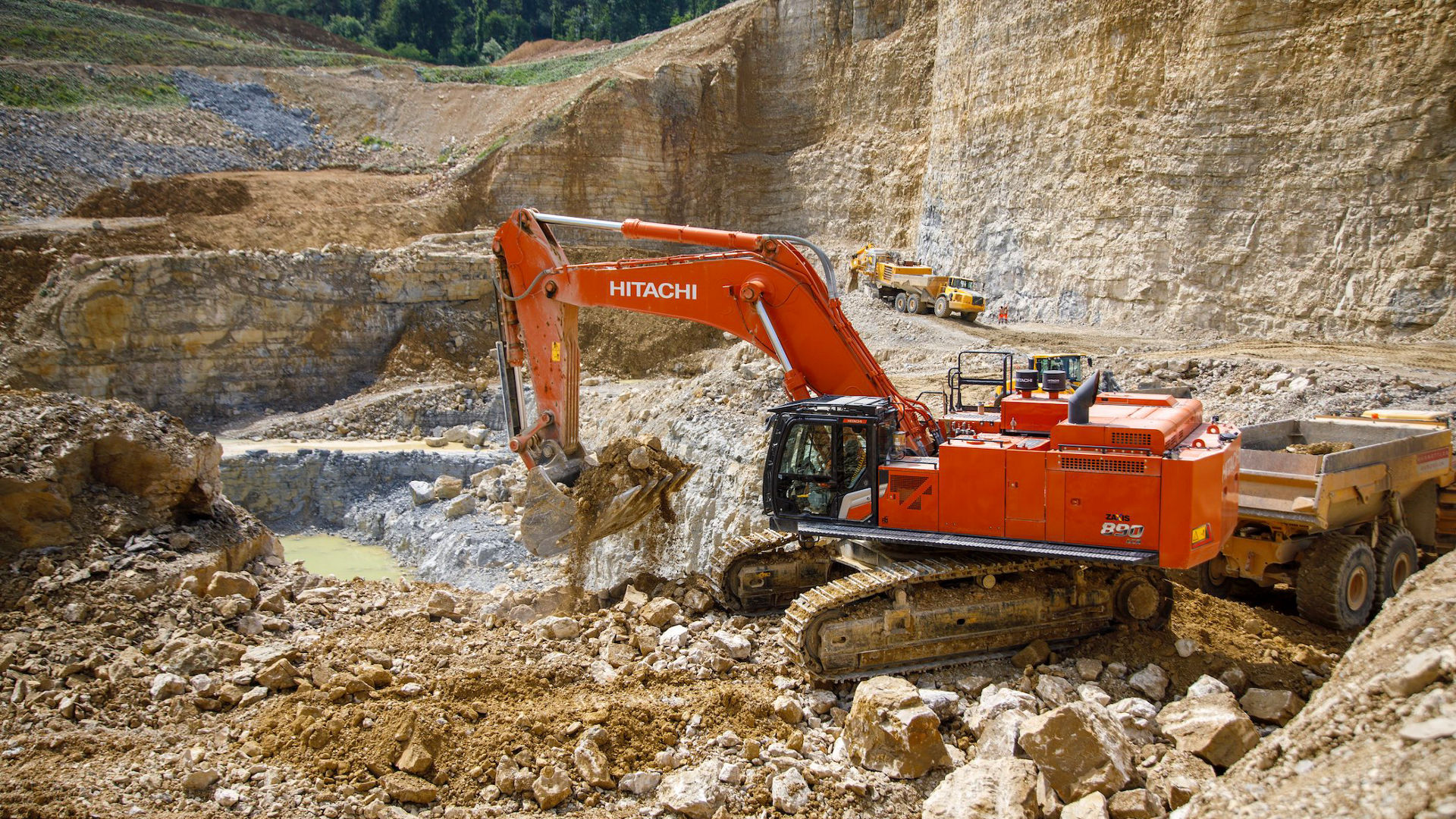 Swiss quarry makes landmark investment in new ZX890LCR-7