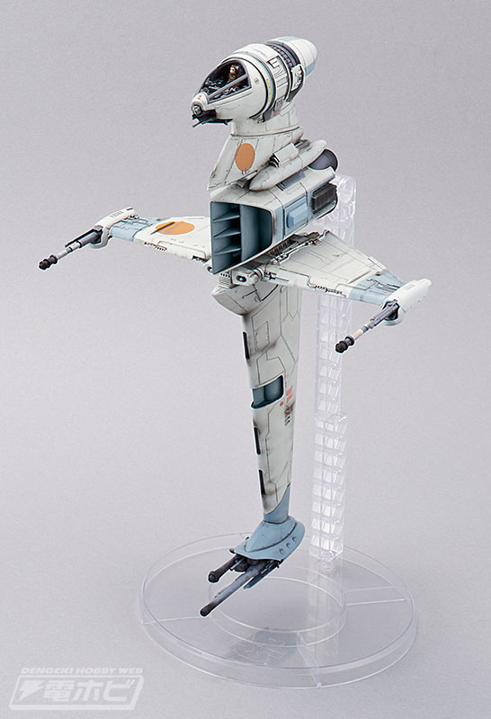 スター・ウォーズ』反乱同盟軍のBウイング・スターファイターが