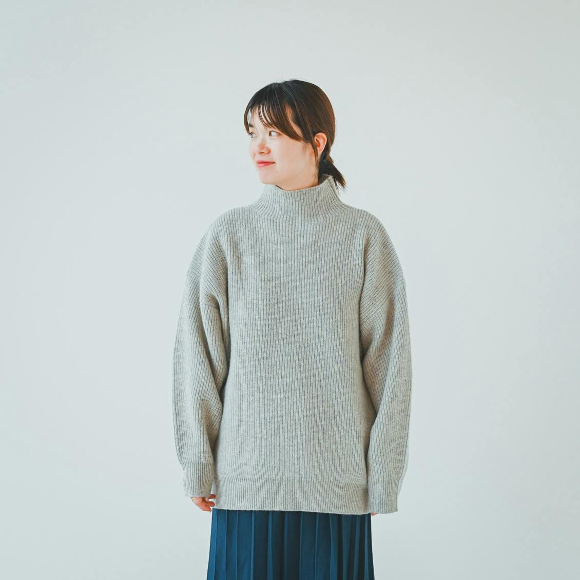 着用レビュー】あったかウールのミドル丈ニットをスタッフ4名が着てみ