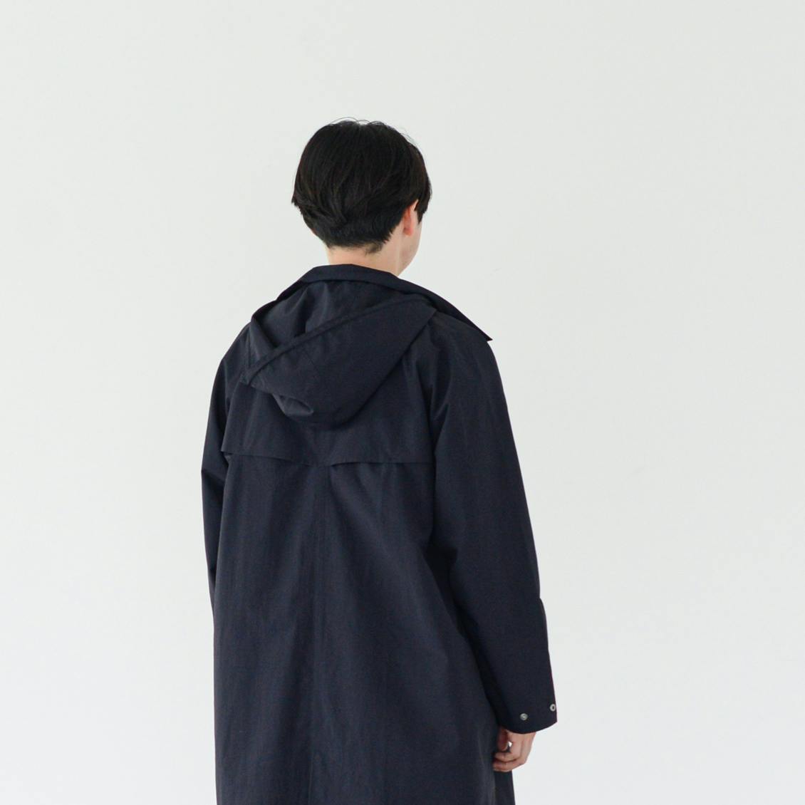 着用レビュー】当店オリジナルのレインコートを、男女3名のスタッフが