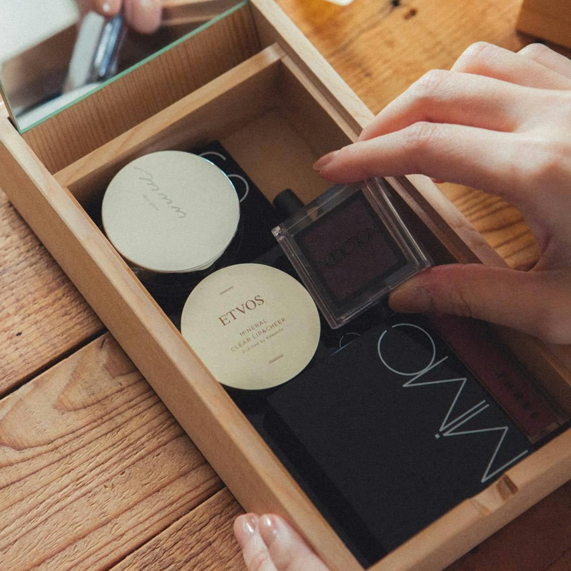 私らしい一日のはじまりに」道具も気持ちも整うメイクボックス - 北欧