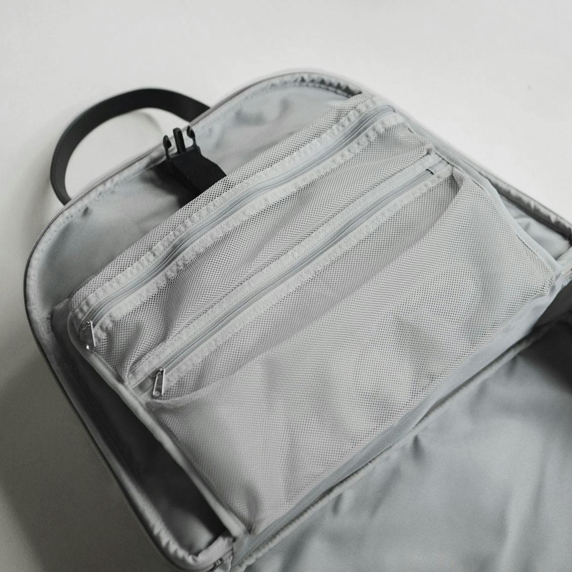 憧れを連れていく」スーツケースみたいに使えるボストンバッグ