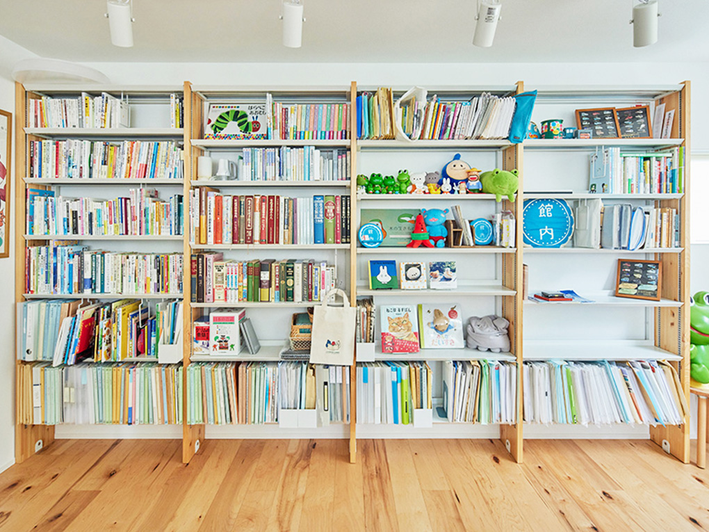 住まいの実例まとめ】室内を彩る本棚・書庫の事例6選 | 住まいのかたち
