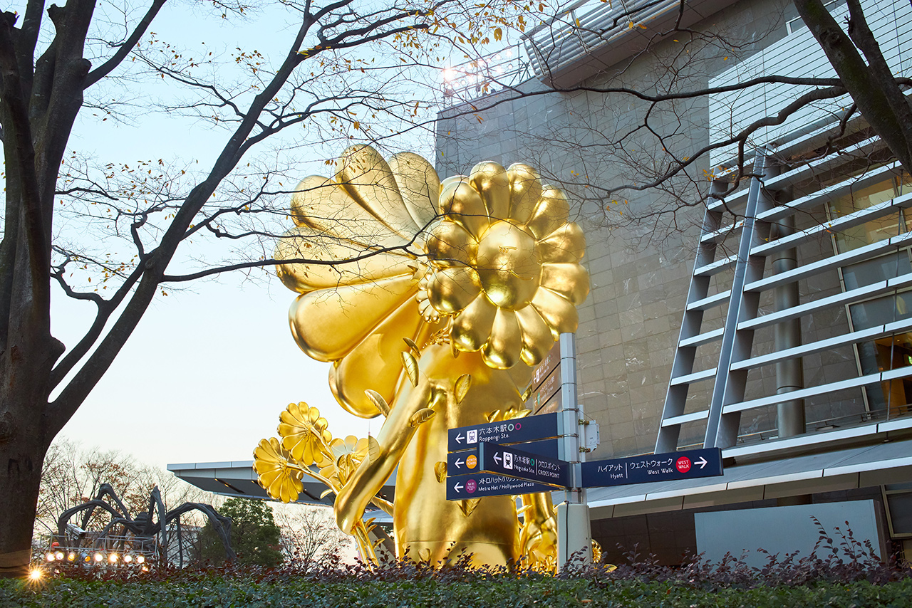 タイムラプスでみる、村上隆の巨大彫刻「お花の親子」ができるまで