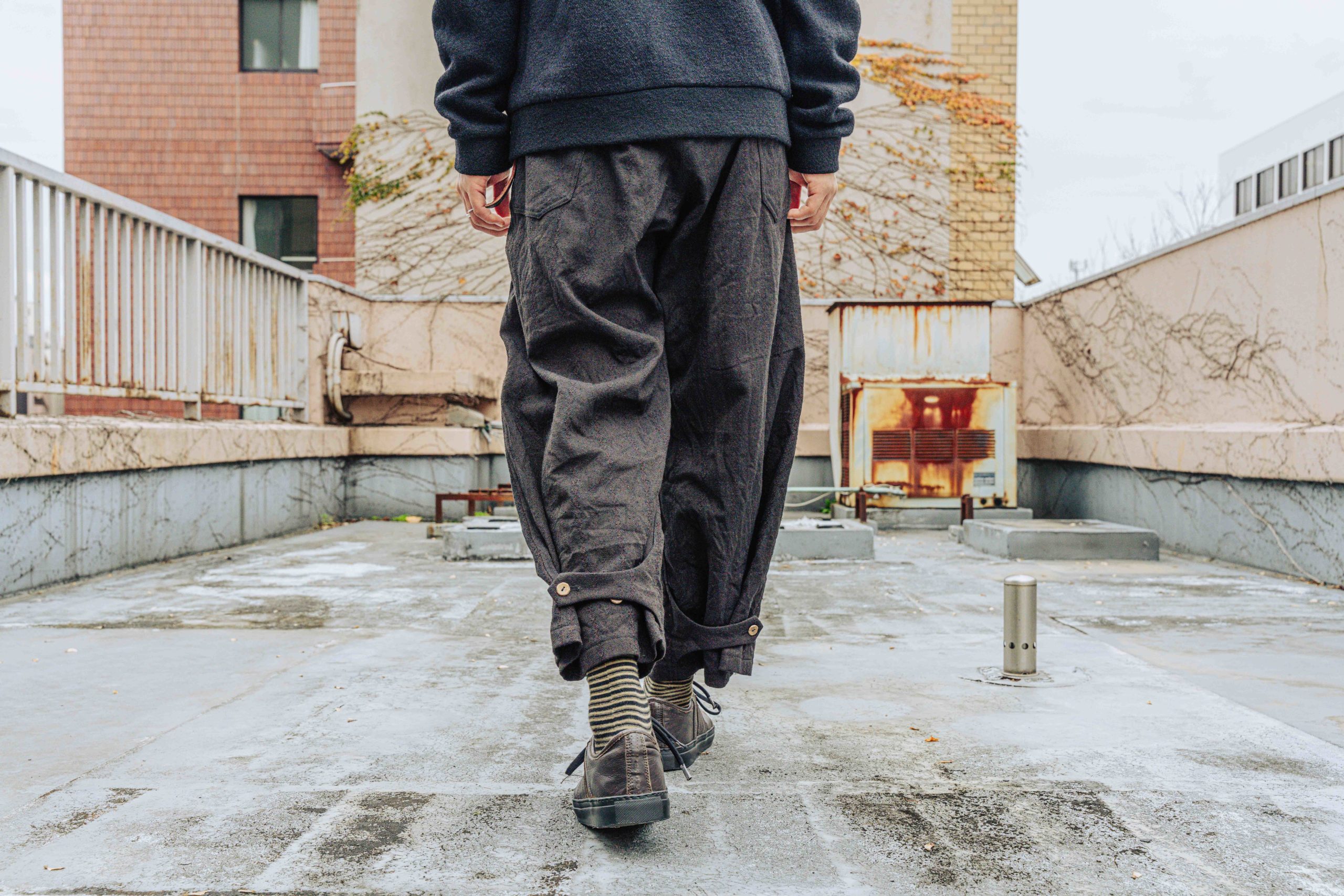 ARAKI YUU バギーパンツ | HUES 福岡セレクトショップ