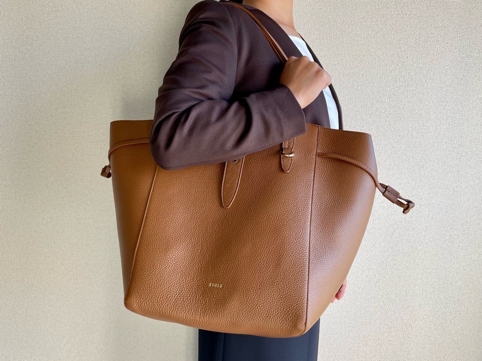 フルラのレザートートバッグをレビュー！柔らかな革の大容量カバン