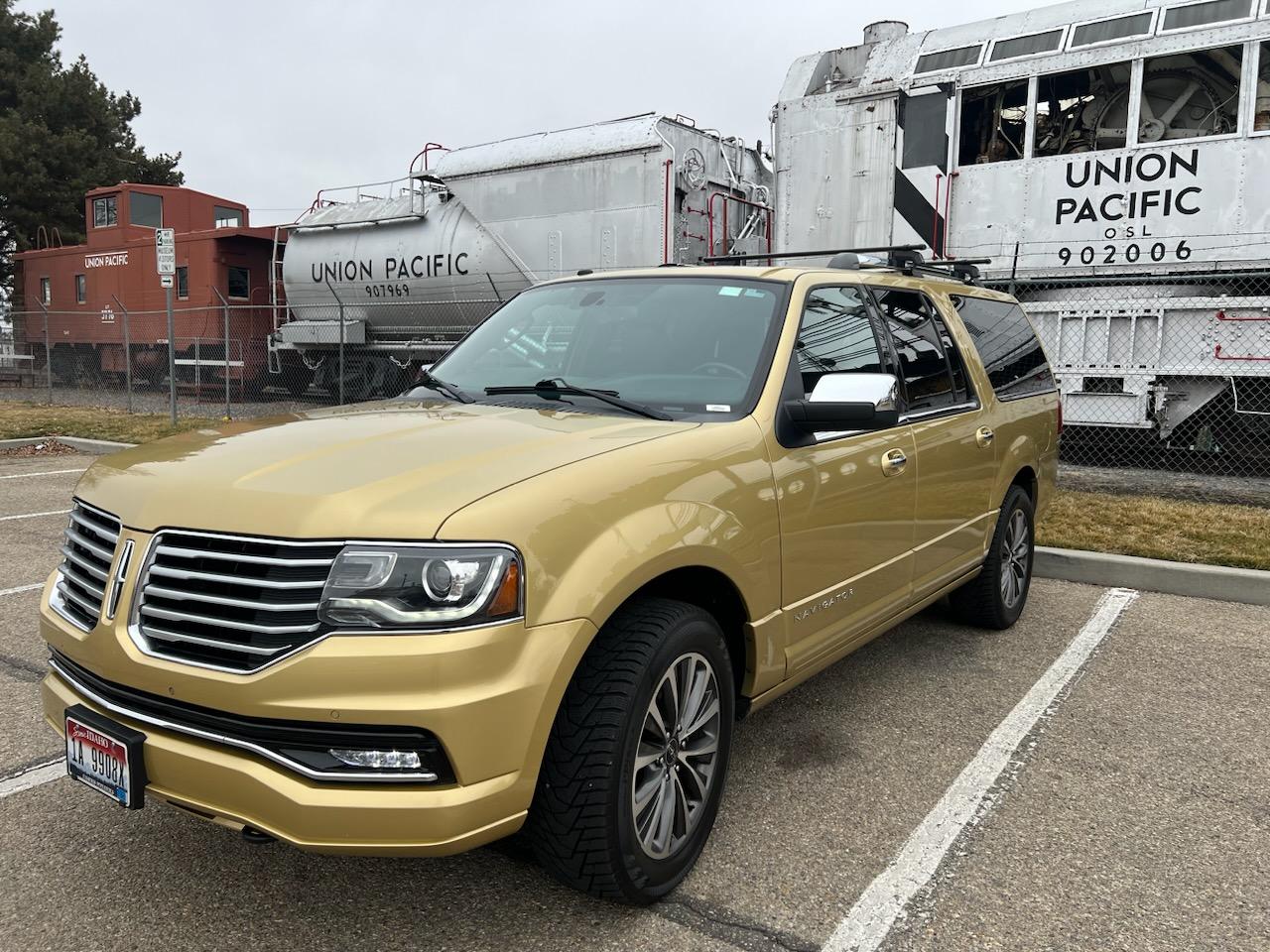 Lincoln Navigator L | Luxury SUV for 6 Passengers