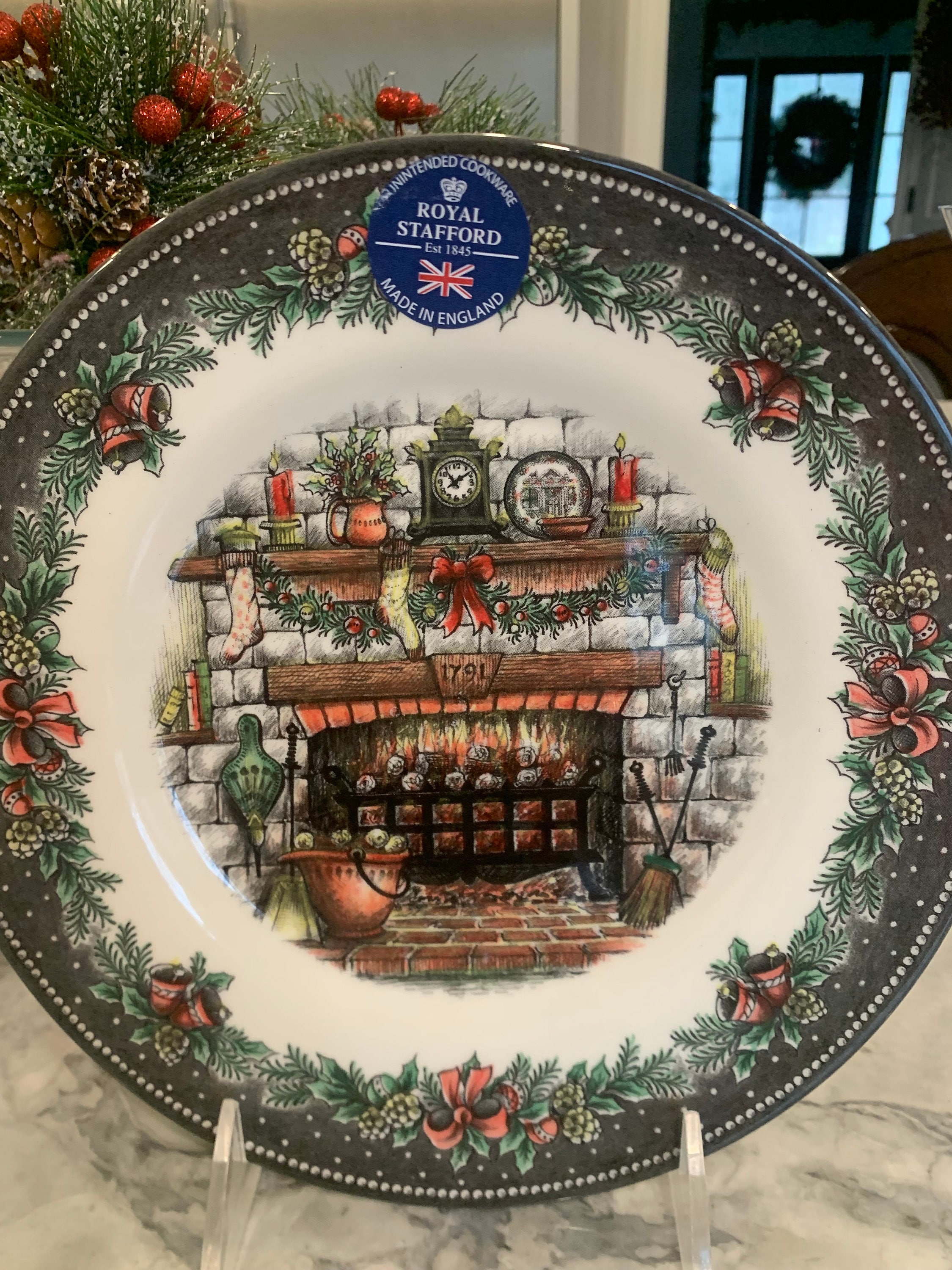新品 Stafford ロイヤルスタッホード クリスマスプレート4枚 Amazon