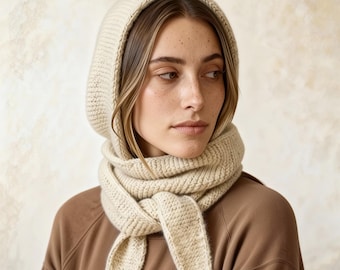 ソフィーフード 100%メリノウール 手編みスカーフ | フード付き