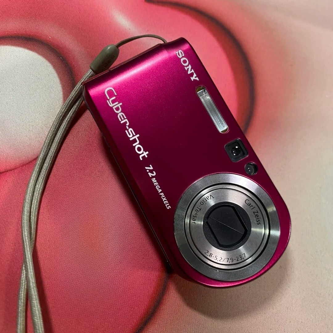 Sony Cyber-shot DSC-P200 Digital Camera 7.2MP 3x Optical Zoom Auto