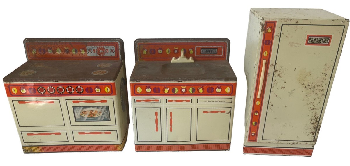 Wolverine Toys Mid Century Kitchen Play Set Refrigerator Stove