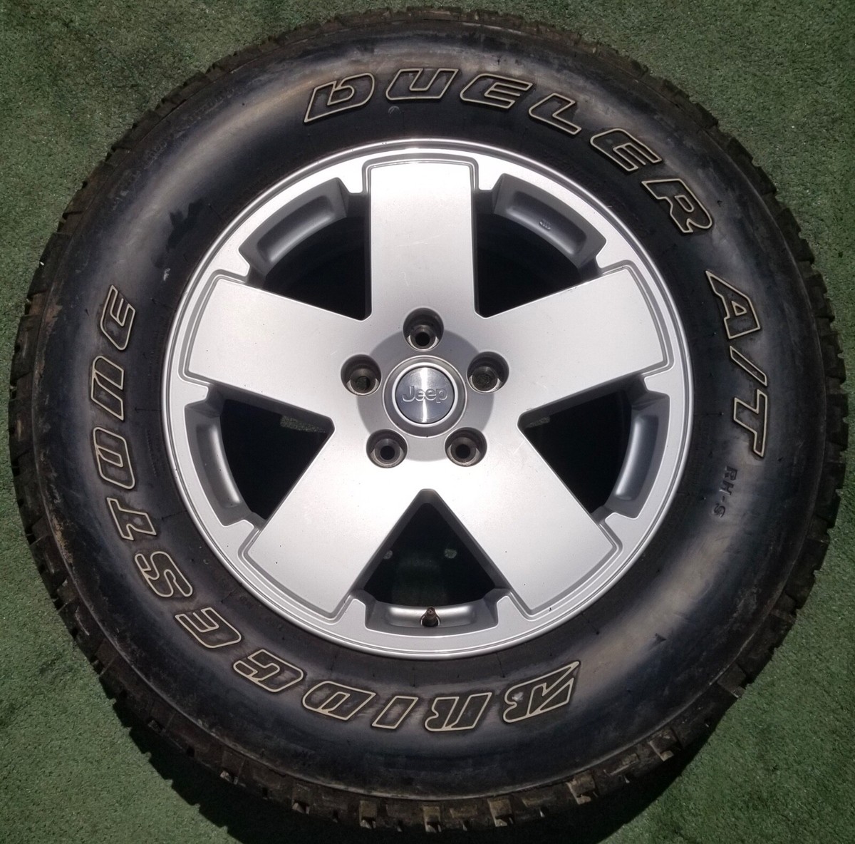 Factory OEM Jeep Wrangler Wheel Tire Spare Silver JK 18 in Rubicon