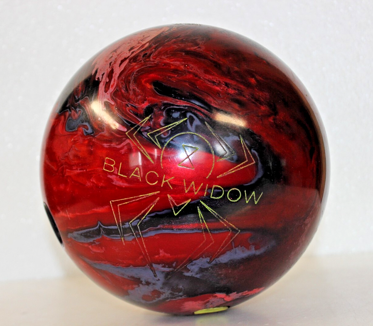 ブラックウィドーマニア ボウリングボール 15ポンド みーと ブラック
