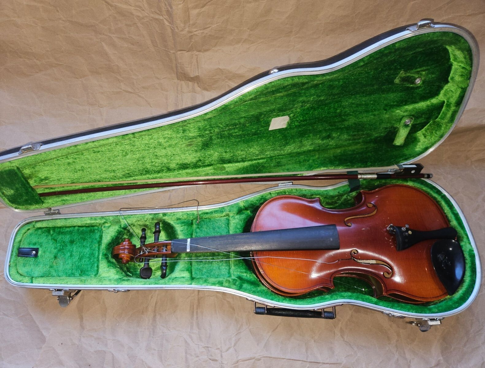 Suzuki model 220 sized 4/4 violin w/ case/bow, Japan 1976, V-Good