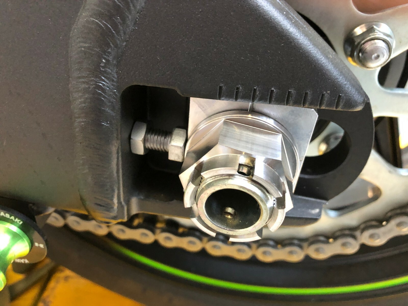 KAWASAKI ZX6R 2000-2023 REAR AXLE CASTLE FLANGED NUT TITANIUM