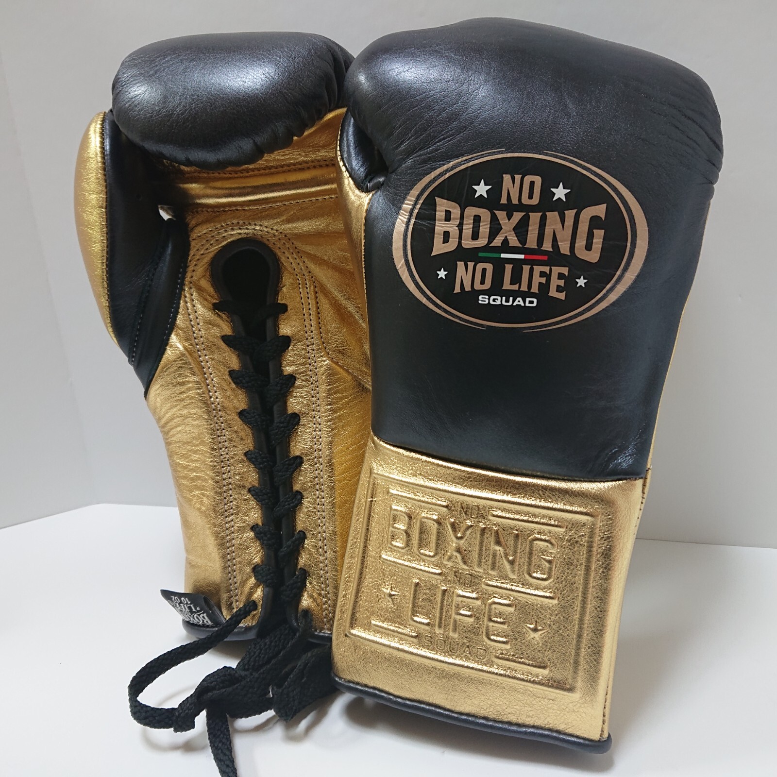NO BOXING NO LIFE Boxing Gloves 10oz MetallicBlack/Gold Lace-up