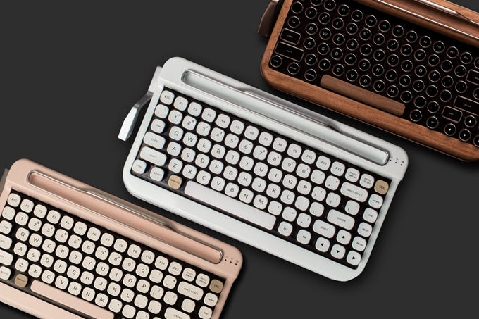 現代によみがえるBluetooth接続のタイプライター型キーボード「PENNA