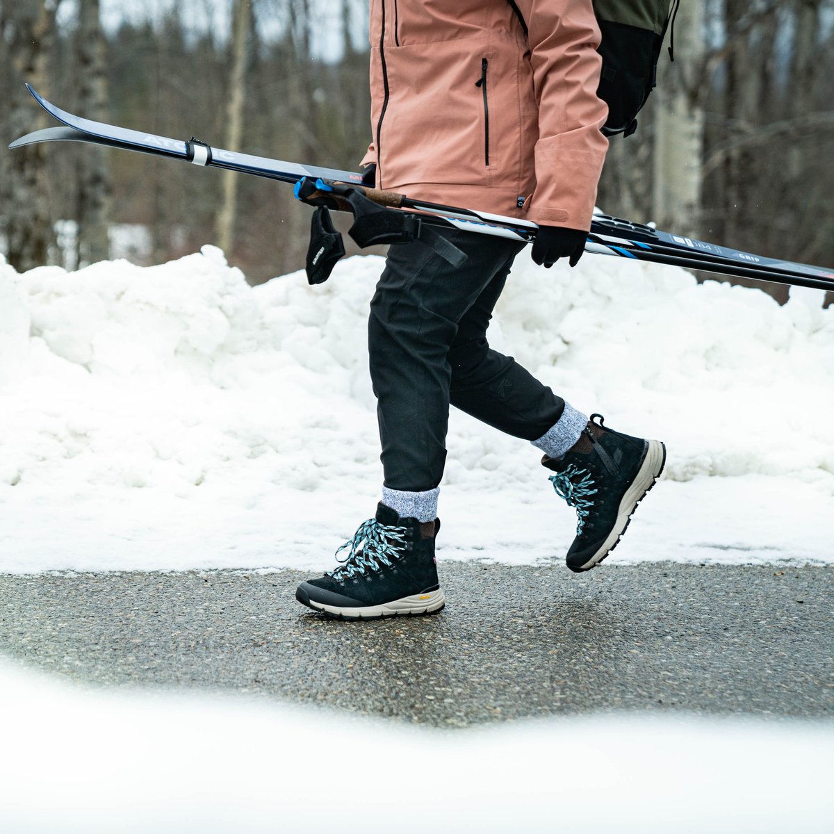 Danner - Arctic 600 Side-Zip Black/Spark Blue Insulated 200G