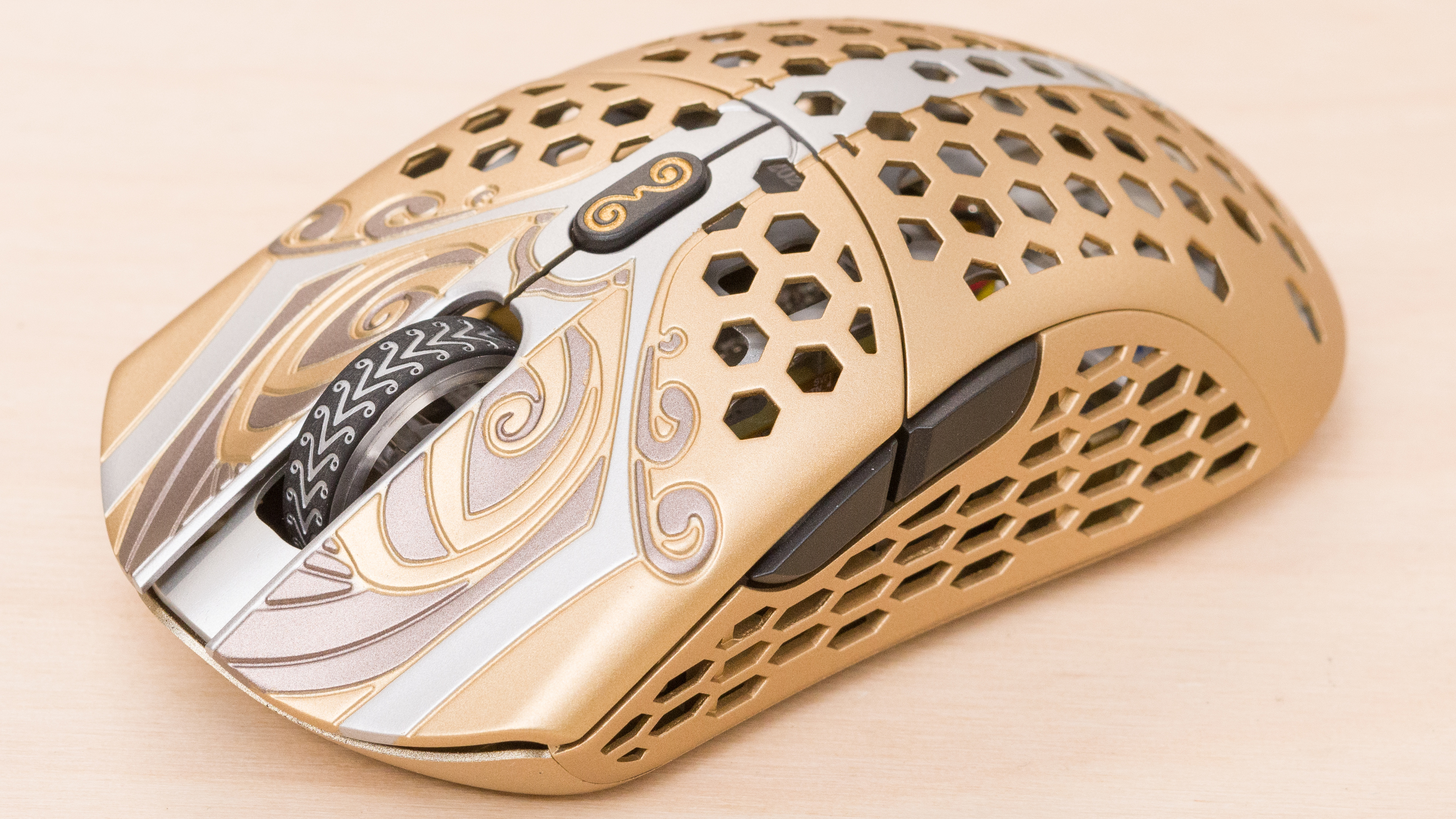 Finalmouse Starlight-12 Small vs Starlight-12 Phantom Small: Which