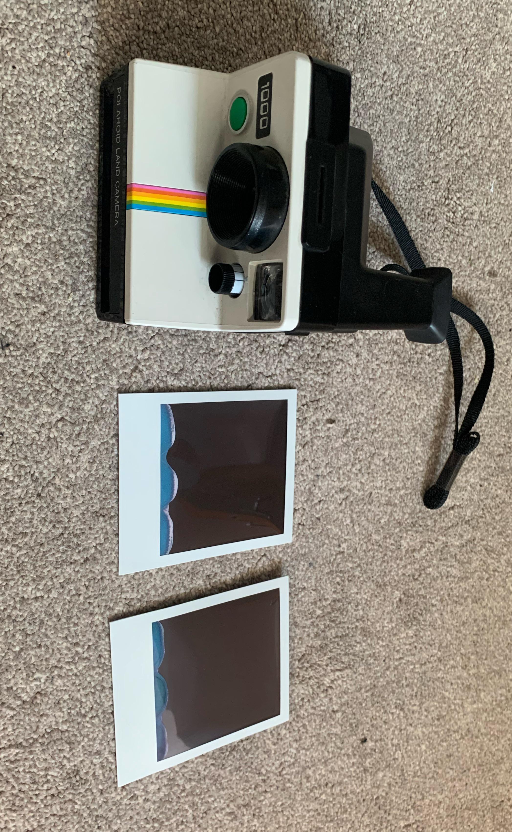 ポラロイドカメラを買ったんだけど、動かないんだよね。なんでか