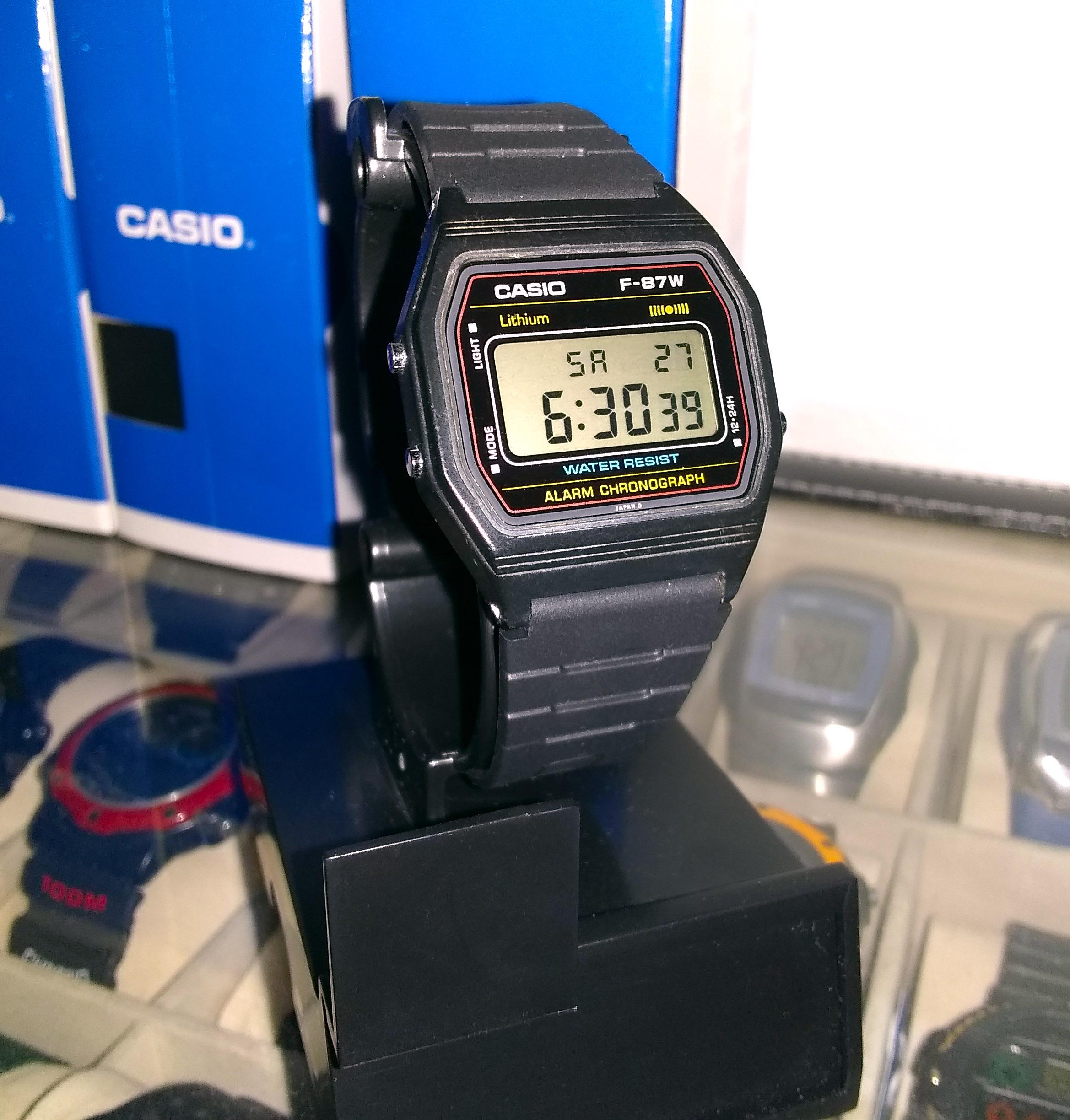 The F-87w from 1984. Still going strong. : r/casio