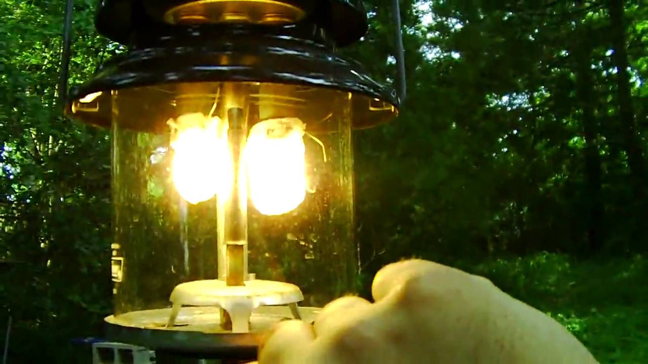 Coleman 285-700 Lantern - YouTube