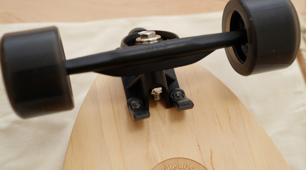 不思議な形のスケボー『Elos』に乗ってみた！ - わさびブログ