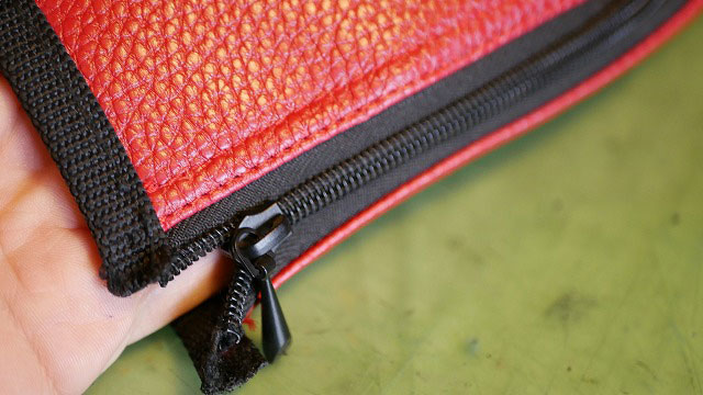 OAKLEY)オークリー/フードカバーのファスナーずれを修正 | BOND repair