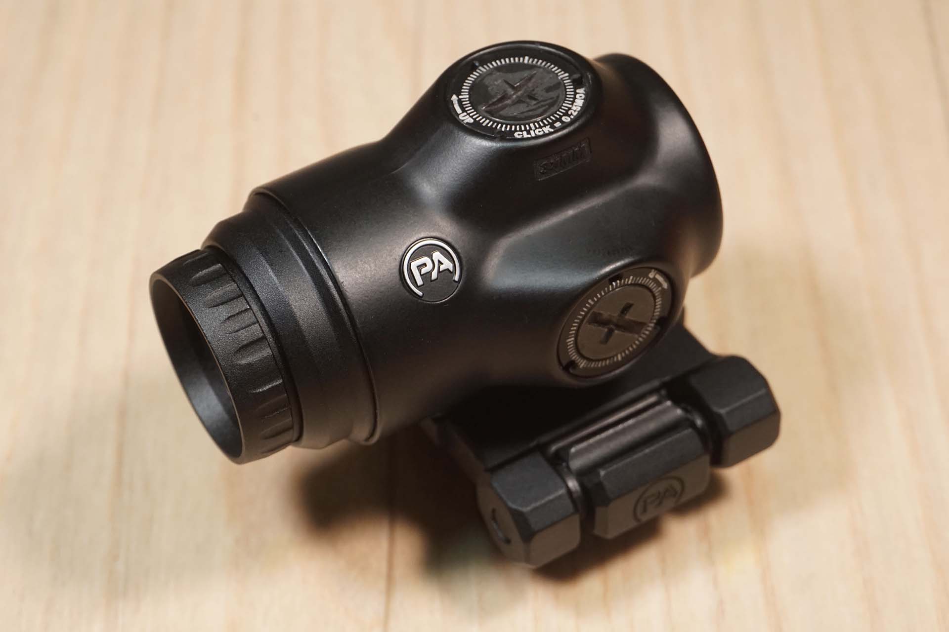 Primary Arms SLx 3X マイクロマグニファイアと同社製フリップマウント