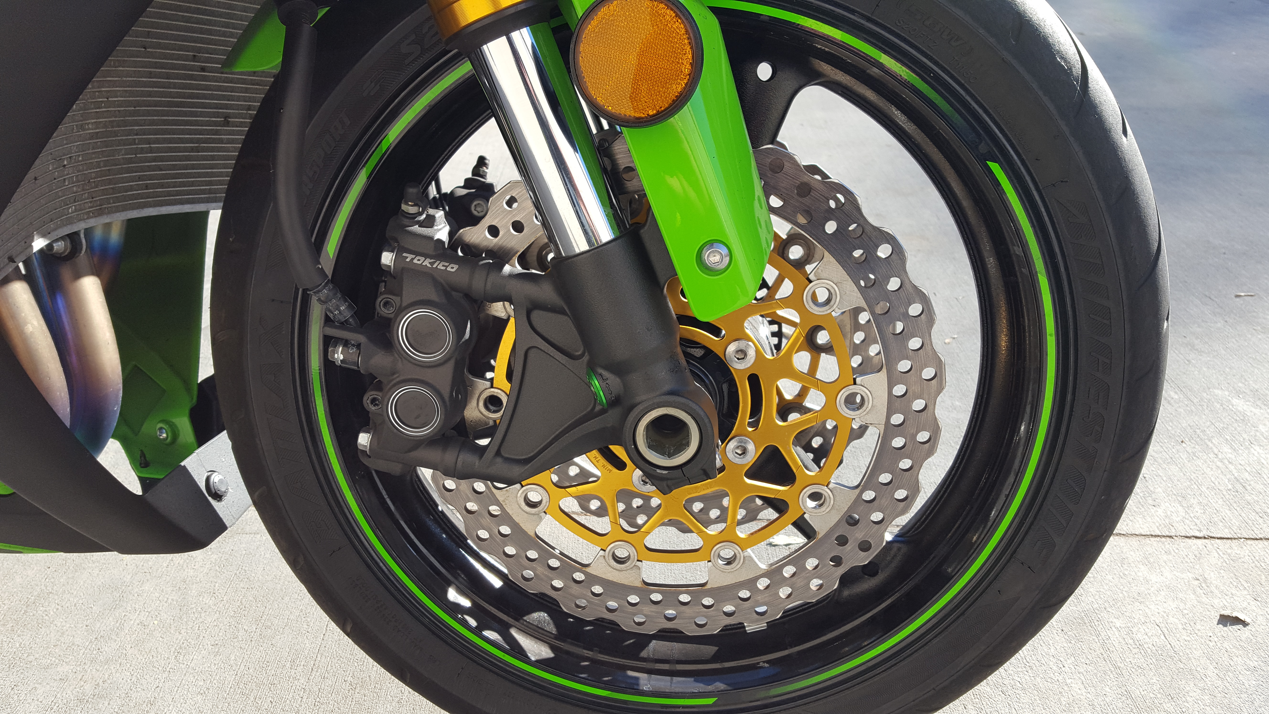 We Test Ride the 30th Anniversary Green Machine, Kawasaki's 2015