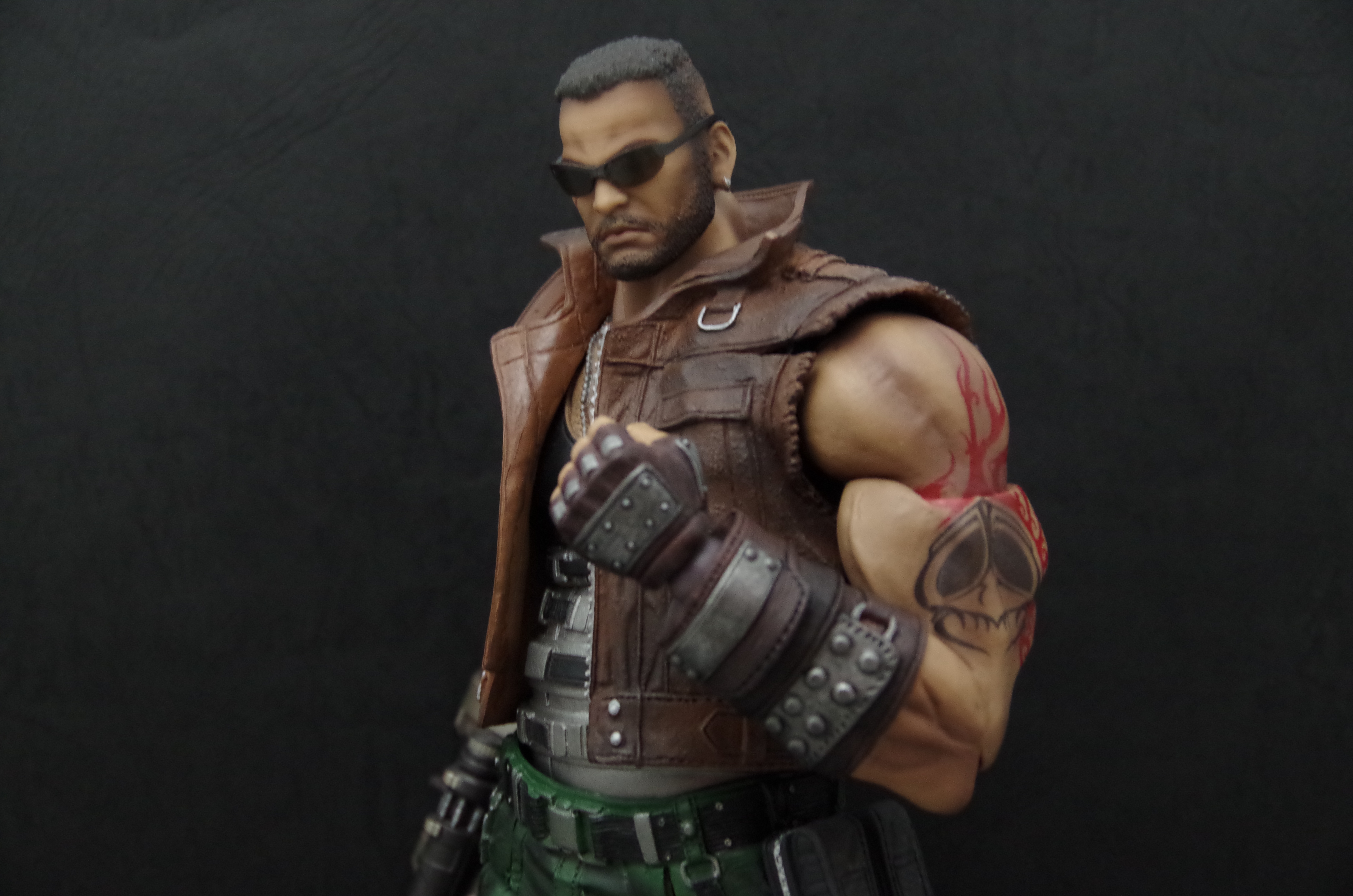 ァイナルファンタジーVII リメイク PLAY ARTS改 バレット・ウォーレス