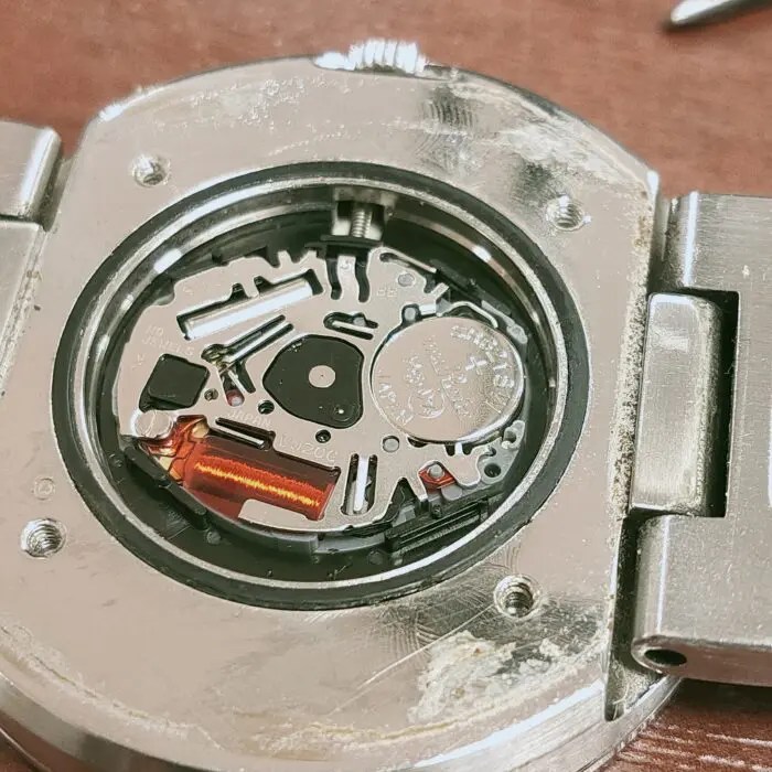 イッセイミヤケ【TO】の腕時計を自分で安く電池交換する方法～セイコー