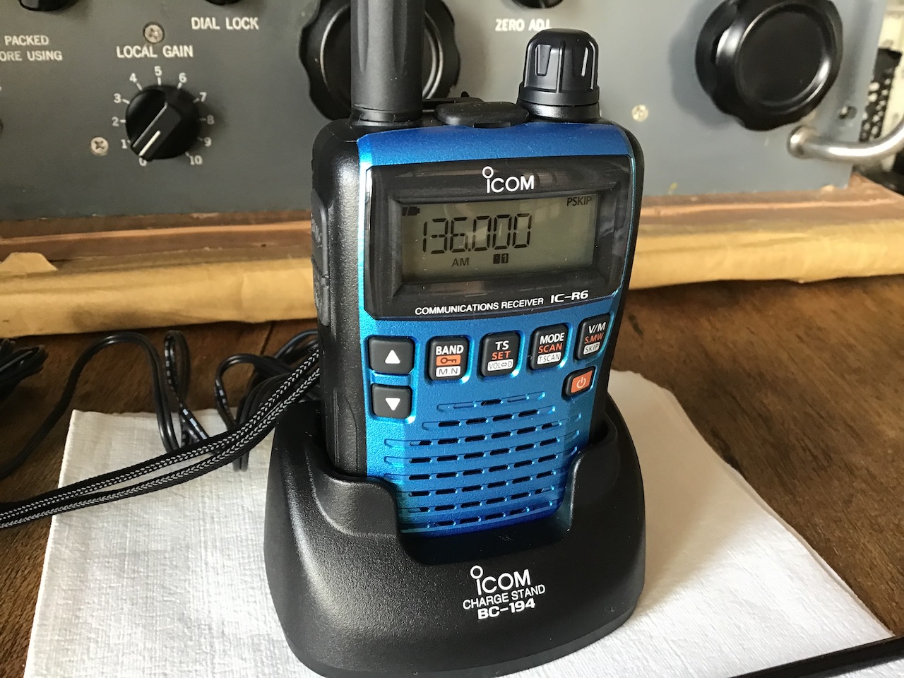 性懲りも無く今度は ICOM IC-R6 広帯域ハンディ受信機を買ってみた