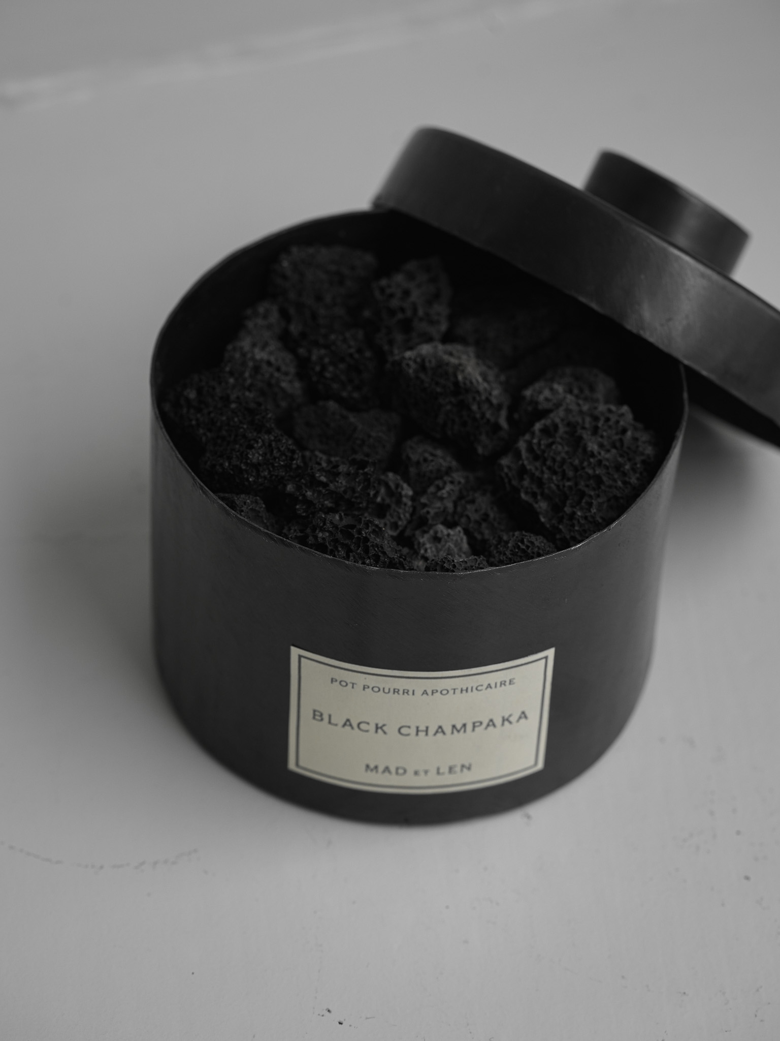 Pot Pourri – Black Champaka