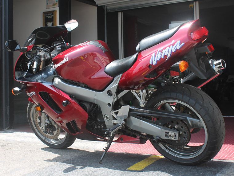 1995 Kawasaki Ninja ZX-9R | Bike-urious