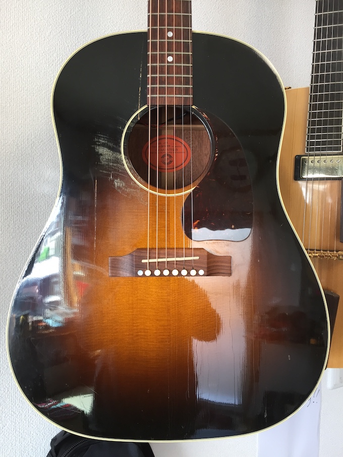 乾燥注意報！！Gibson J-45 トップ割れ多数！！修理！！ | Yuary Guitars