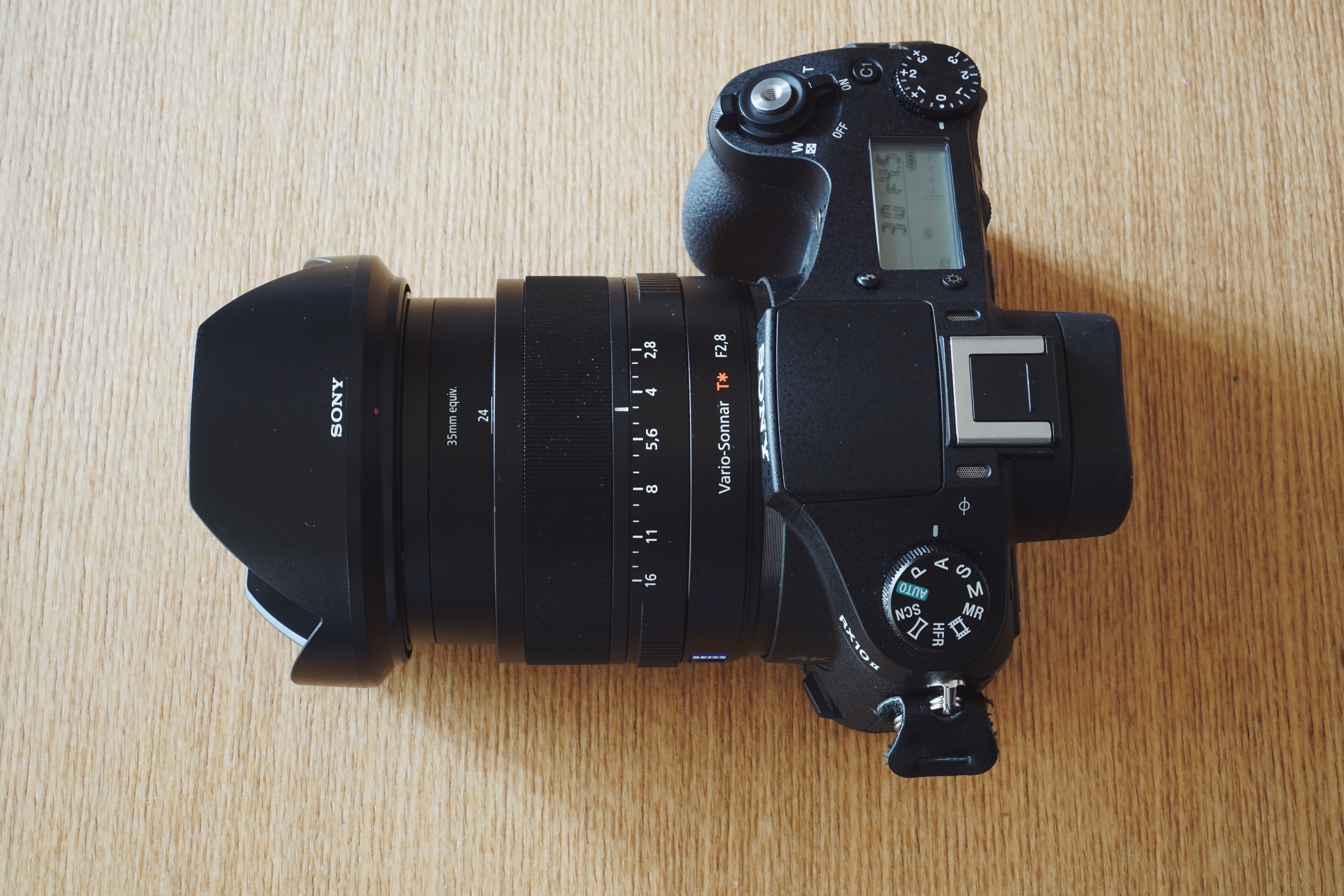 レビュー】SONY 「RX10M2」レンズ一体型のハイエンドコンデジでは最強