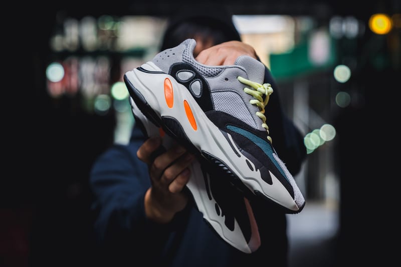 adidas と Kanye による最新作 YEEZY BOOST 700 Wave Runner に
