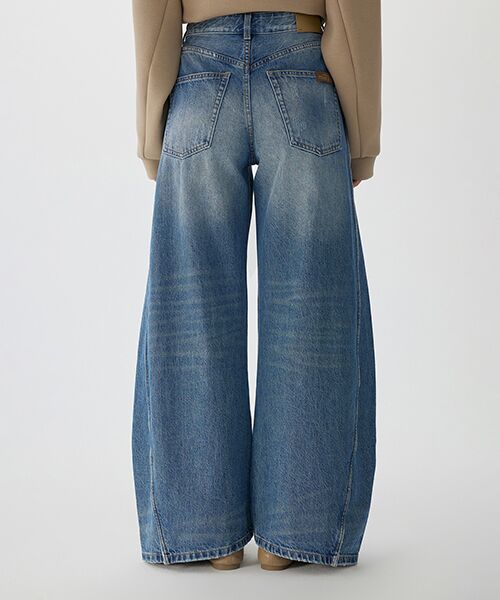 Sophisticated Curved-leg Jeans / カーブデニムパンツ （デニムパンツ