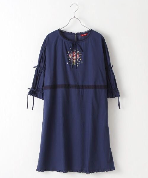 セール】 シロツメ草とレンゲ草刺繍入りチュニックブラウス