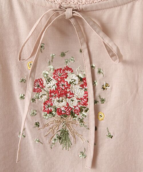 セール】 シロツメ草とレンゲ草刺繍入りチュニックブラウス