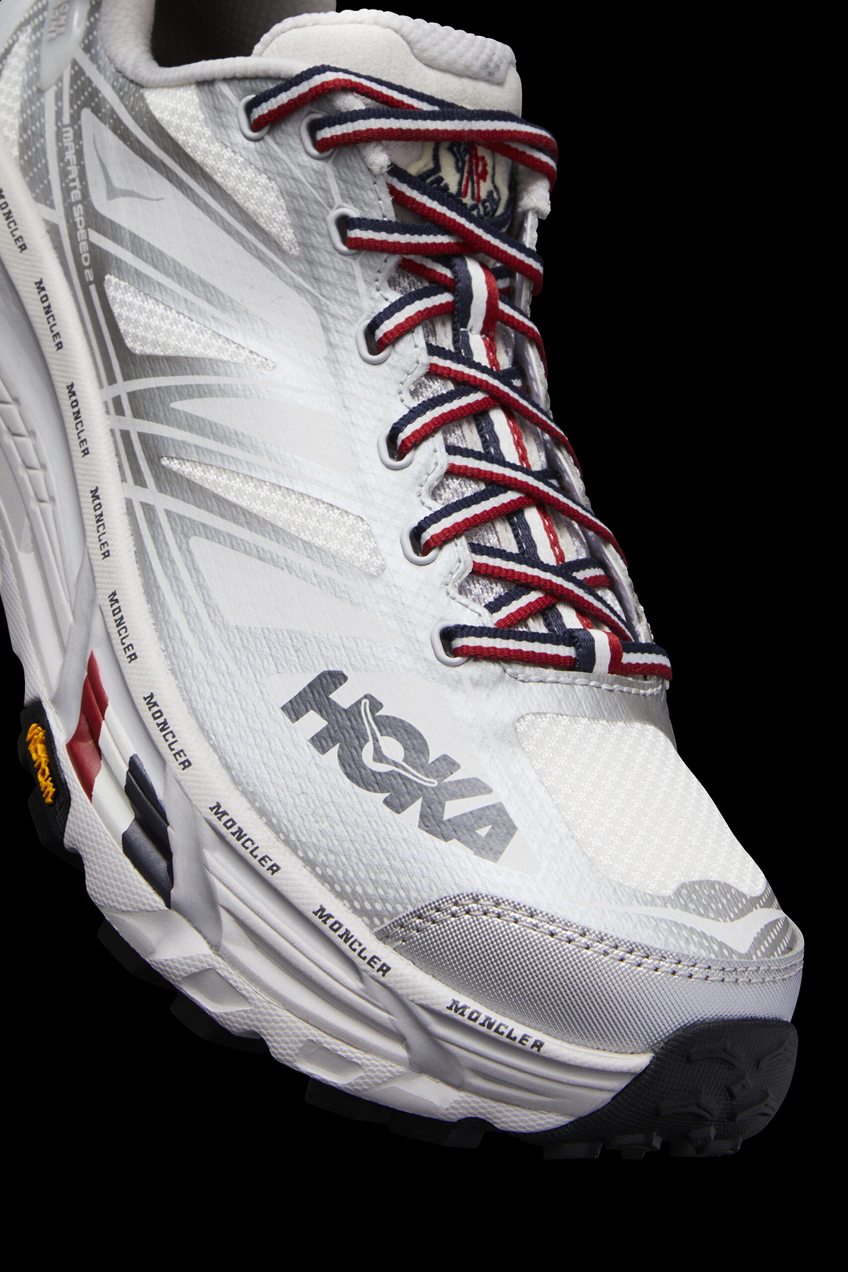 モンクレール」と「ホカ オネオネ」のコラボシューズ - TOKION